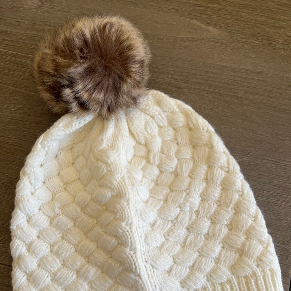J. Crew Cable Pom-Pom Beanie Hat NWT - Picture 3 of 6